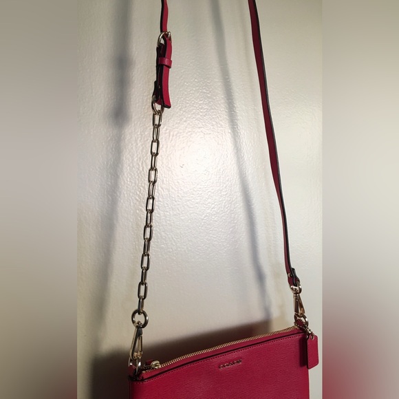 NWOT COACH Hot Pink Leather Handbag w/Buckle Chain Adjustable Strap. Zip closure - Picture 13 of 14